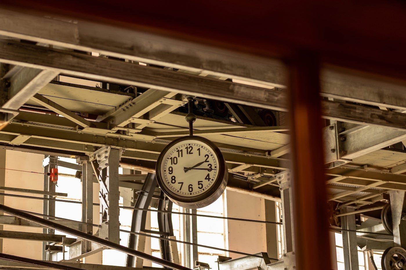 Uhr in der Talstation der Schauinslandbahn